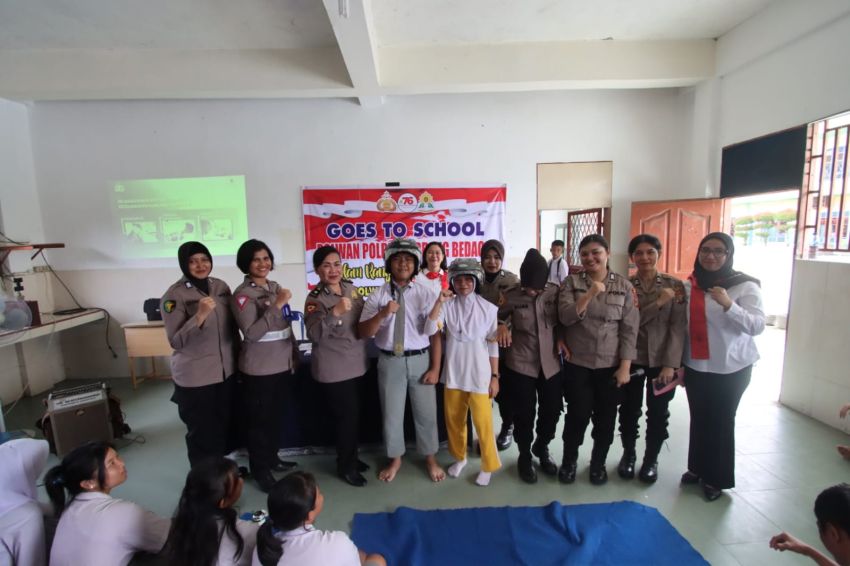 Semarakkan HUT Ke 76, Polwan Polres Serdang Bedagai Goes To School Kunjungi Pelajar SMA dan Bakti Sosial