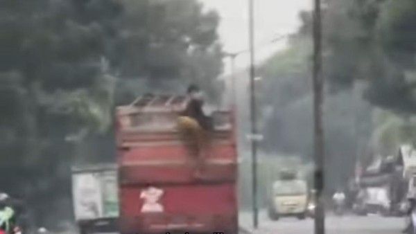 Bajing Loncat Curi Velg Mobil di Medan: Video Aksi Viral di Medsos