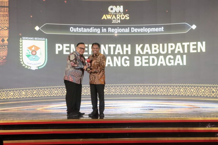 Maksimalkan Inovasi dalam Pembangungan Daerah, Pemkab Sergai Terima CNN Awards 2024