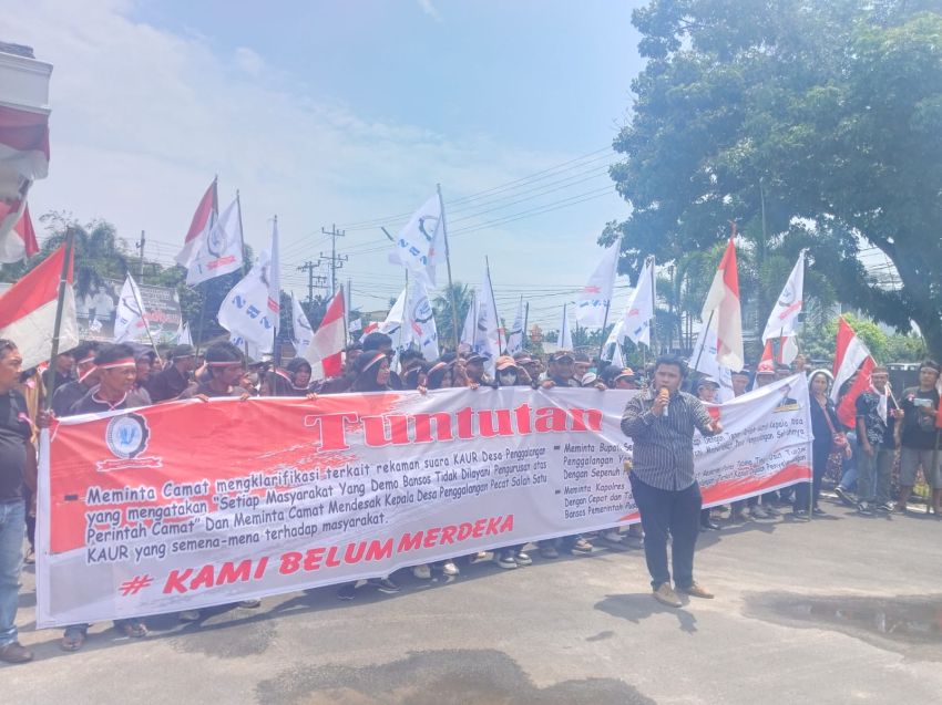 Ratusan Masyarakat Gelar Aksi Demo ke Kantor Bupati Sergai, Ada apa dengan Desa Penggalangan?