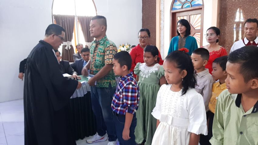 Dukung Siswa Berprestasi, Gereja HKBP Pendidikan Berikan Hadiah "Sipalasroha" Kepada Para Siswa Jemaat