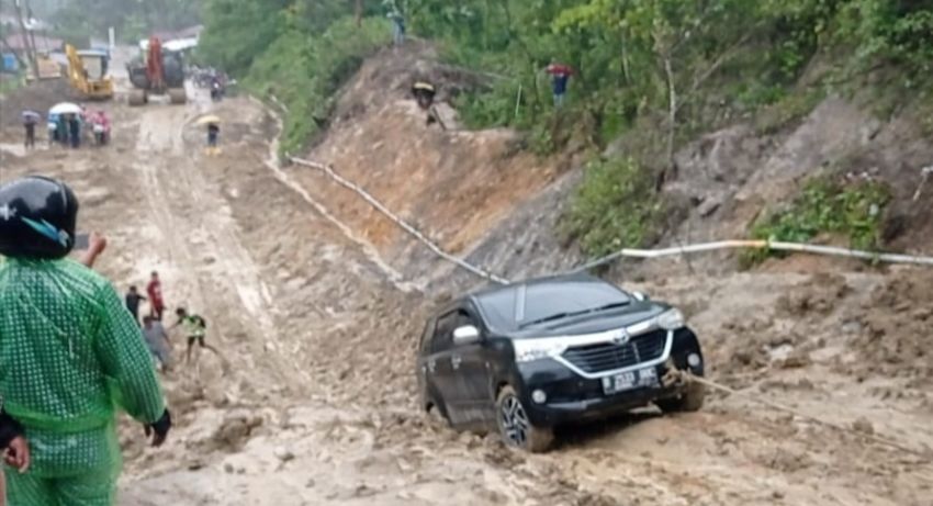 Kondisi Jalan di Batu Jomba Tapsel Butuh Perhatian Khusus