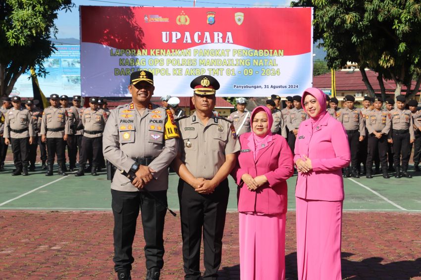 Kapolres Madina Pimpim Upacara Kenaikan Pangkat Pengabdian Kabag Ops