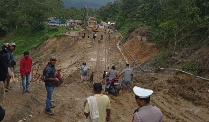 Pengendara Resah Jalan Batu Jomba Tapsel Semakin Parah