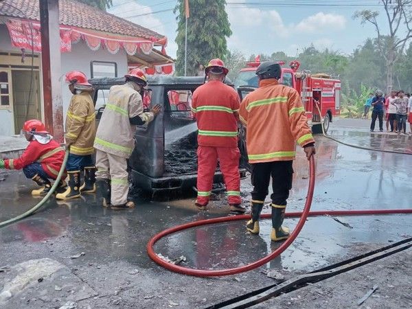 2 Mobil Terbakar di SPBU Somagede Banyumas