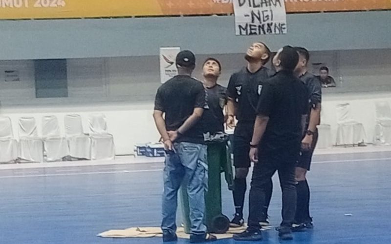 Menguak Kelemahan PB PON Sumut :  GOR Futsal Bocor, Pertandingan Tuan Rumah Hadapi DKI Dihentikan