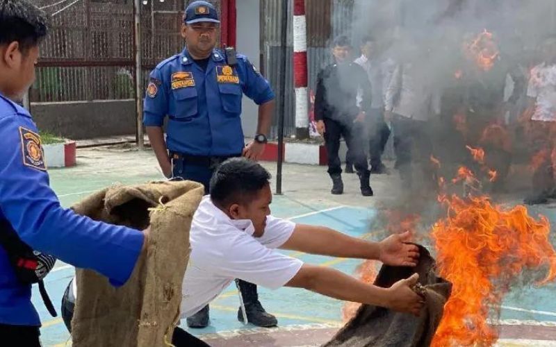 Menghadapi Bahaya dengan Sigap, Lapas Pakam-Damkar Deli Serdang Simulasi Penyelamatan Kebakaran