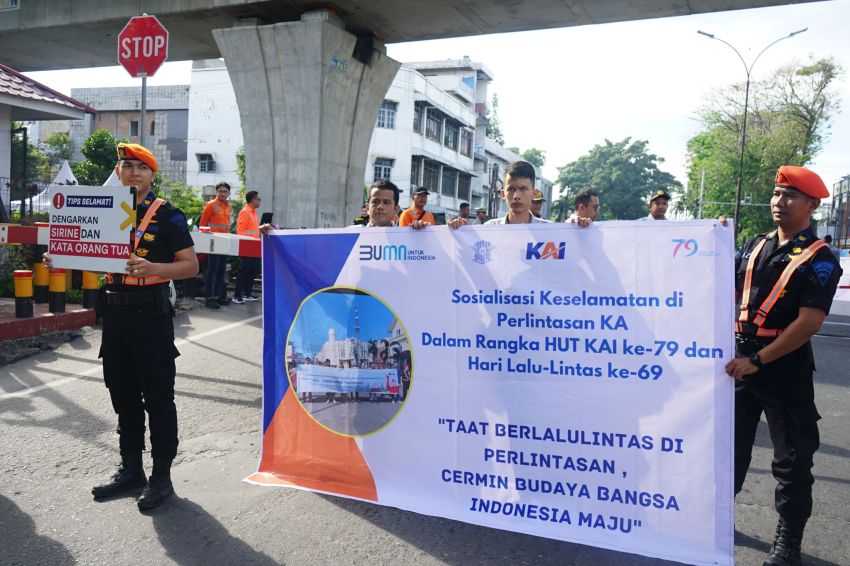 KAI Divre I SU Bersama Satlantas Polrestabes Medan Gelorakan Taat Berlalu Lintas di Perlintasan Sebidang