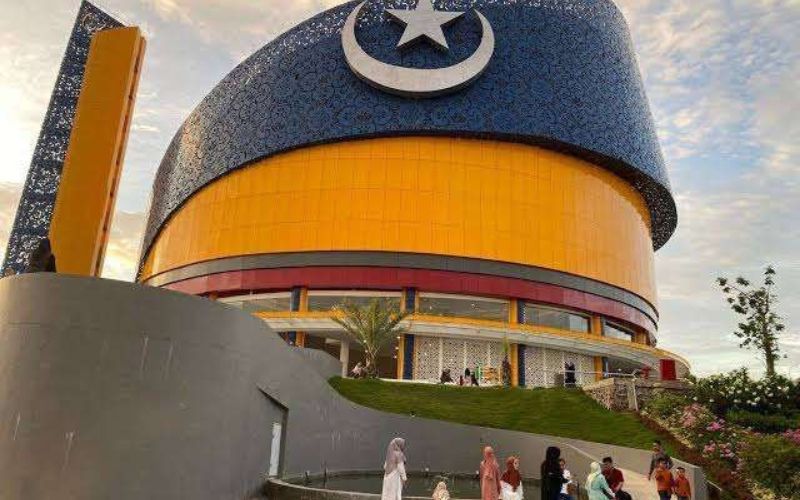 Masjid Tanjak Batam: Wisata Religi yang Unik dan Menarik