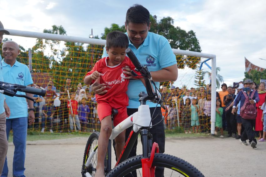 Tak Pernah Bermimpi, Rendi Sitanggang Dapat Sepeda dari Bobby Nasution