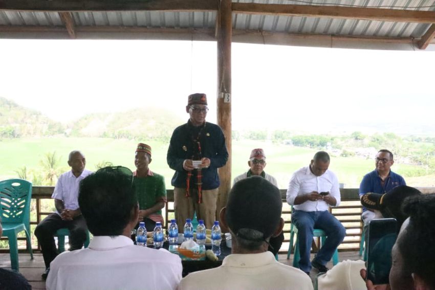 Pj Gubernur NTT Bertatap Muka dengan Para Kelompok Tani di Lembor