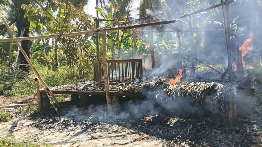 Warga Namo Salak Pancur Batu Di Kejar Pakai Kelewang, Pondok Dibakar Pelaku Naik Honda Mobilio Warna Putih