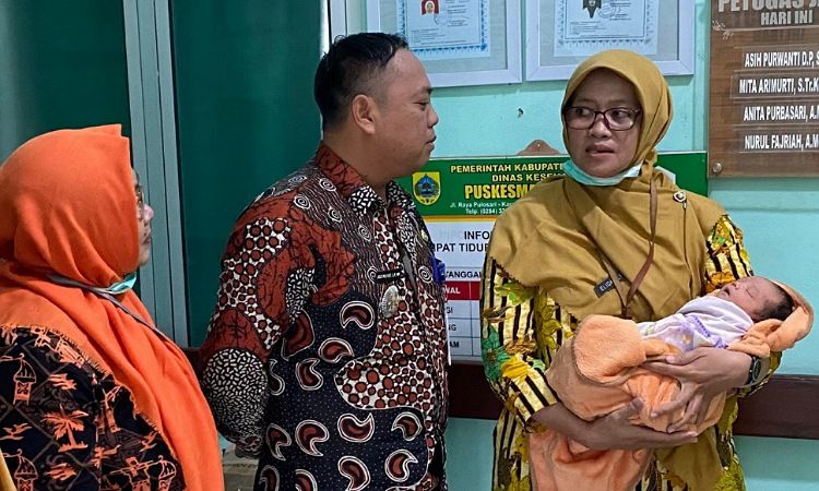 Heboh! Warga Pulosari Pemalang Temukan Bayi di Depan Rumahnya