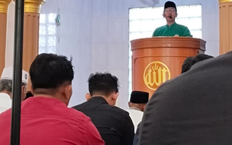 Oki Doni Siregar Jadi Khatib dan Imam Shalat Jumat di Masjid Jami' Kebun Kelapa