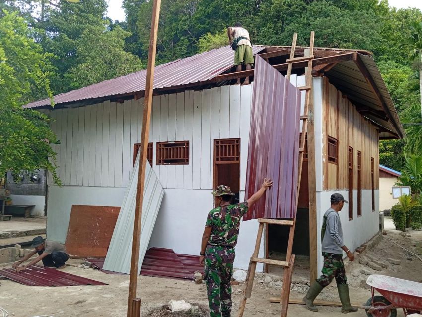 Pengerjaan RTLH Program TMMD 122 Kodim 1805/Raja Ampat Masuki Tahap Akhir