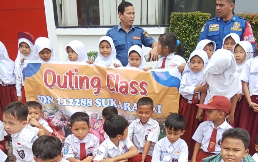 Kegiatan Outhing Class, SDN 112288 Sukaramai Kunjungi Pemadam Kebakaran