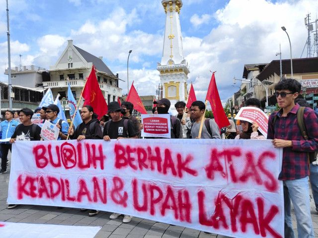 Buruh di Yogya Demo Minta Upah 2025 Rp 4 Juta