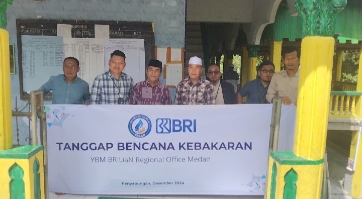 BRI Serahkan Bantuan Korban Kebakaran Tambangan Demi Ringankan Beban