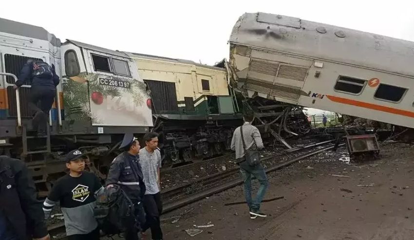 4 Tewas-22 Luka Dalam Insiden Tabrakan Kereta di Cicalengka Bandung