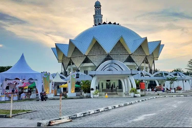 Pemda Diminta Tingkatkan Kenyamanan Dan Keindahan Komplek Masjid Agung ...