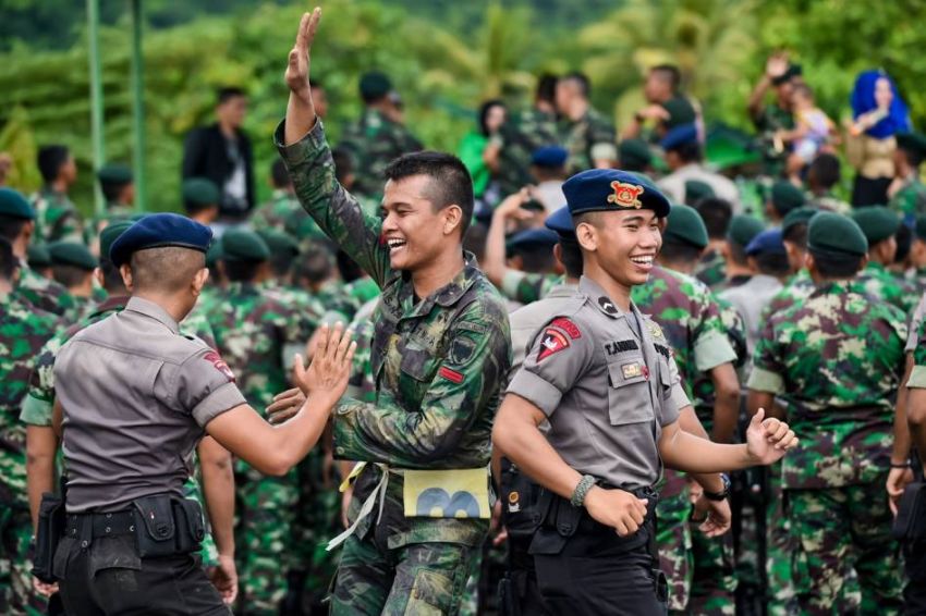 TNI Polri Full Senyum! Jokowi Pastikan Gaji TNI Polri Naik Tahun Ini, Simak Besarannya