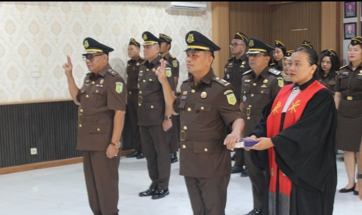 Kepala Kejaksaan Negeri Mandailing Natal Melantik 3 Pejabat Eselon IV pada Kejaksaan Negeri Mandailing Natal