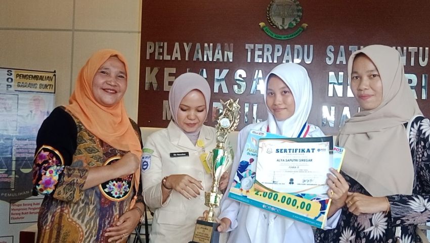 Siswa MAN 1 Panyabungan Raih Gelar Juara di Olimpiade Sains dan Sosial Piala Kejari Madina