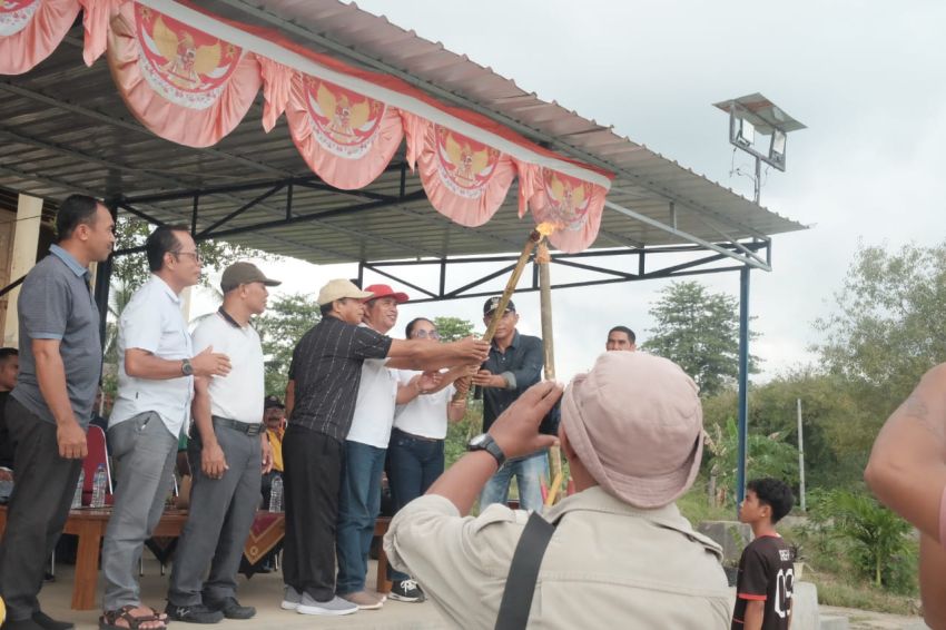 ADPRD Dewi Suryani Apresiasi Kekompakan Alumni SMAN 2 Komodo Buka Turnamen Voli Putri